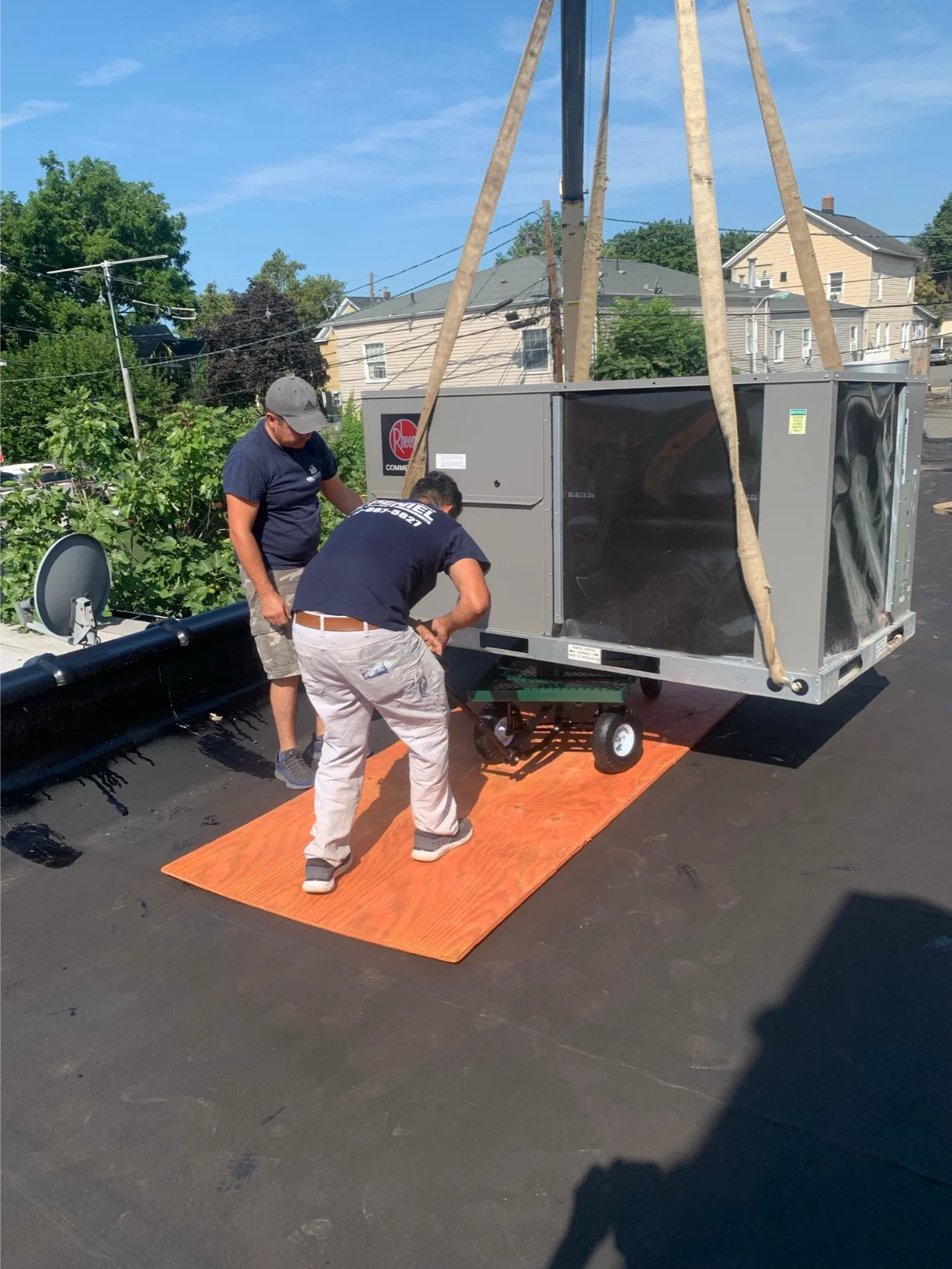 peniel-hvac-commercial-unit-installation-rooftop-crew